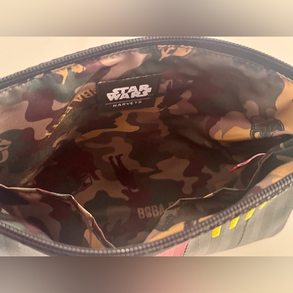 LAST CHANCE Harveys x Star Wars Boba Fett Clutch Seatbelt Bag - Picture 8 of 8